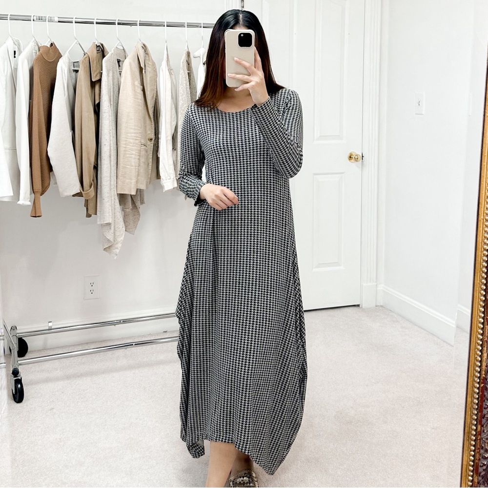 Bryn Walker Chelsea Houndstooth Print Jersey Maxi Dress in Black and Grey
